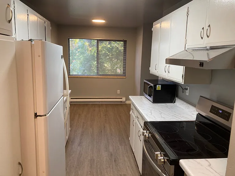 Eagle Court Apartments — Photo 37
