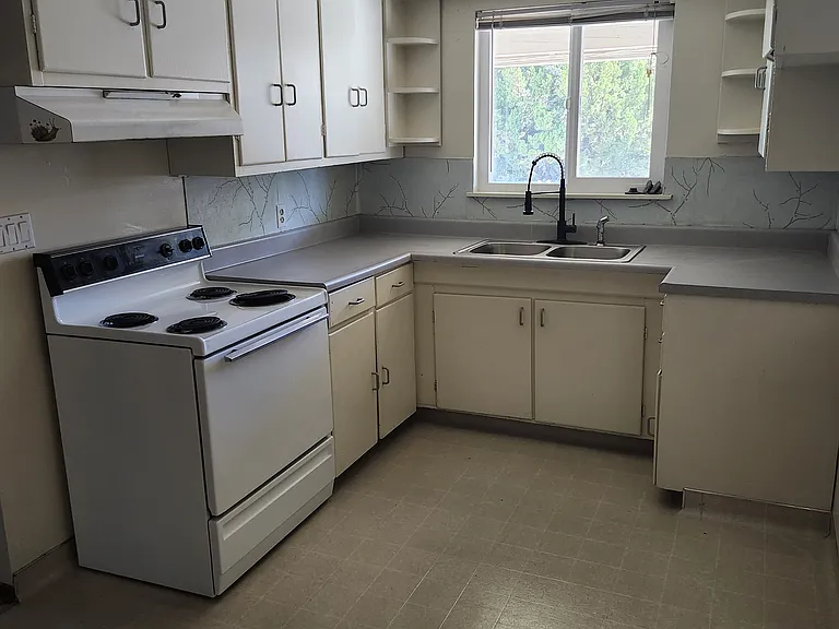 1605 Eastern Ave — Photo 5