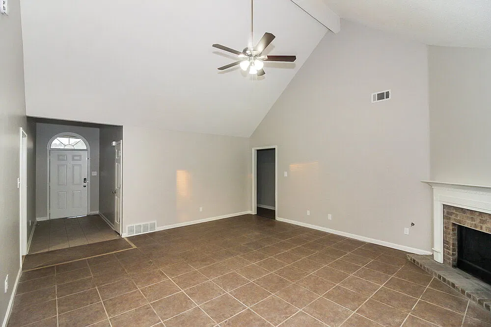 3 bed, 2.0 bath, 1854 sqft, $2,100 — Photo 4