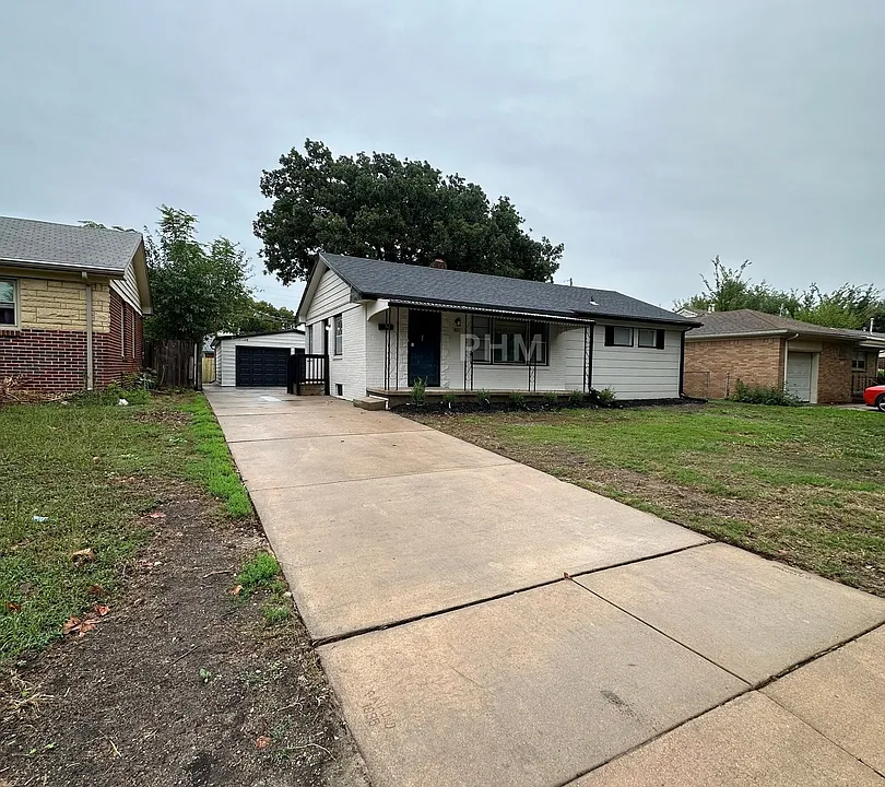 920 S Royal Rd