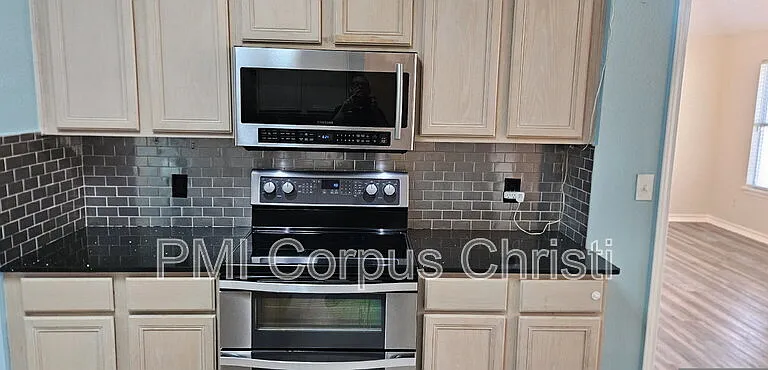 7806 Jim Wells Dr — Photo 9