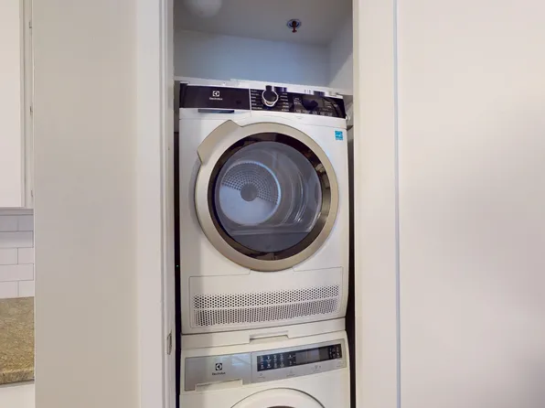 237 East 34th Street image 12 of 30