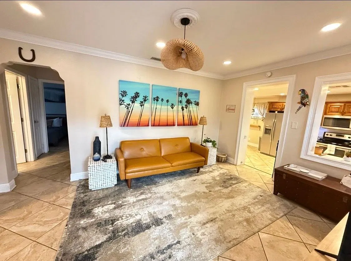 2 bed, 1.0 bath, 1441 sqft, $2,700 — Photo 3