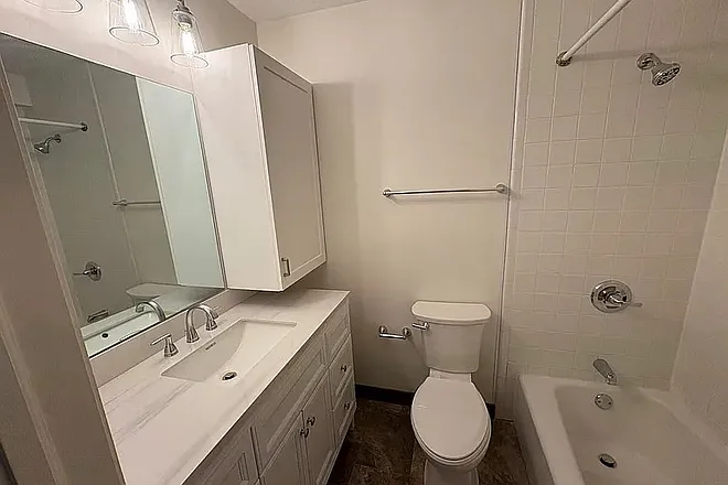 345 N Pleasant St #9 — Photo 3