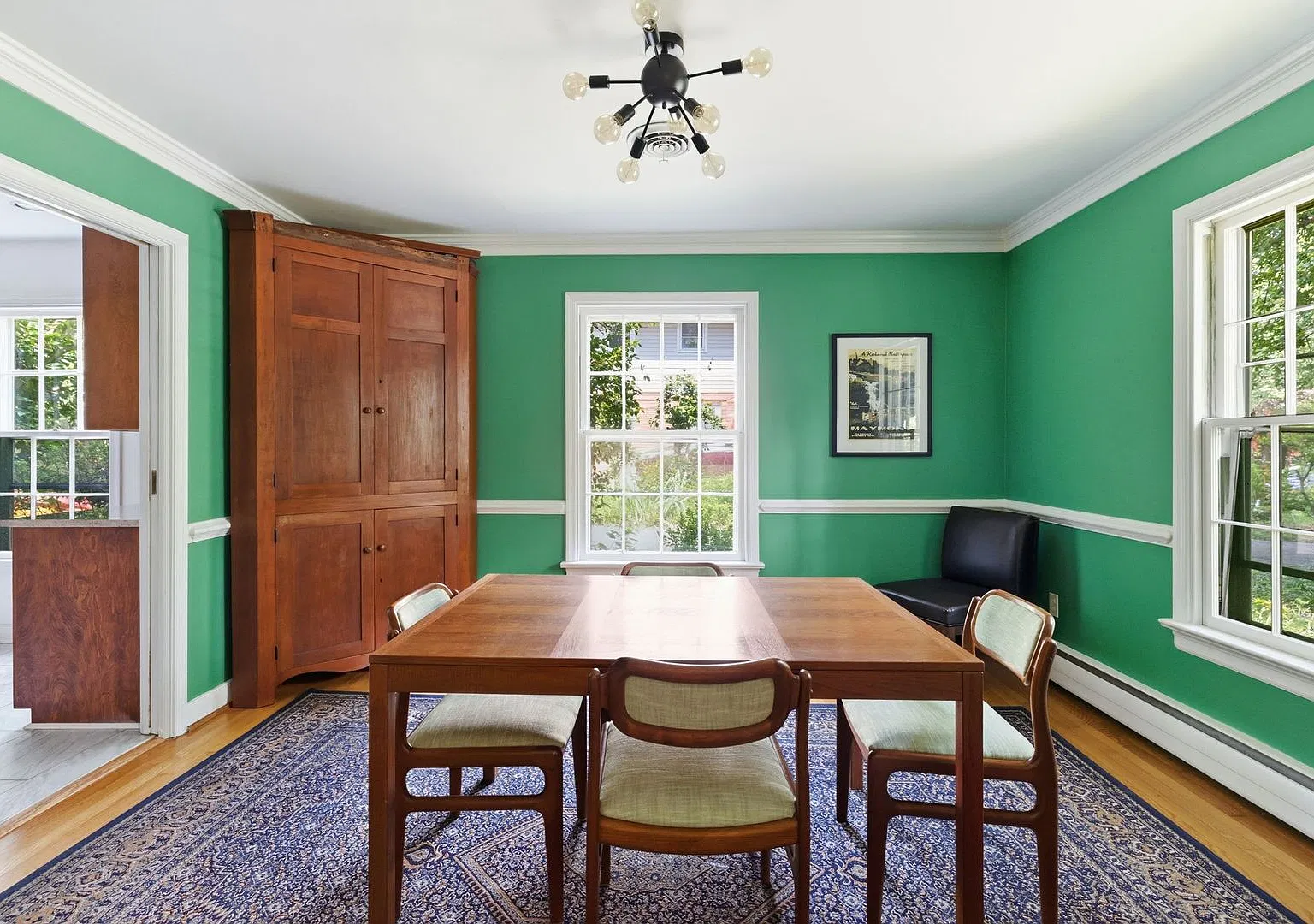 Henrico County classic all-brick ranch offers 2,553 square feet of light-filled, comfortable livi... — Photo 4