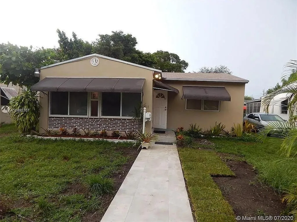 3 bed, 2.0 bath, 1242 sqft, $3,500 — Photo 2