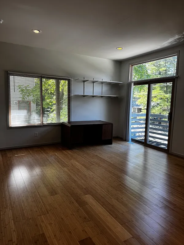 1 bed, 1.0 bath, 300 sqft, $990 — Photo 4