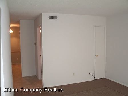 4th image of 4005 Paule Ave