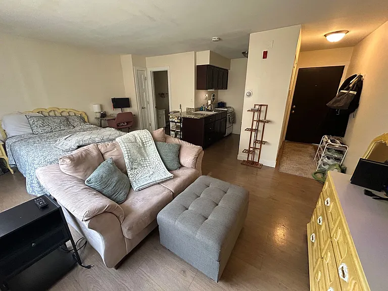 1535 N Van Buren St — Photo 12