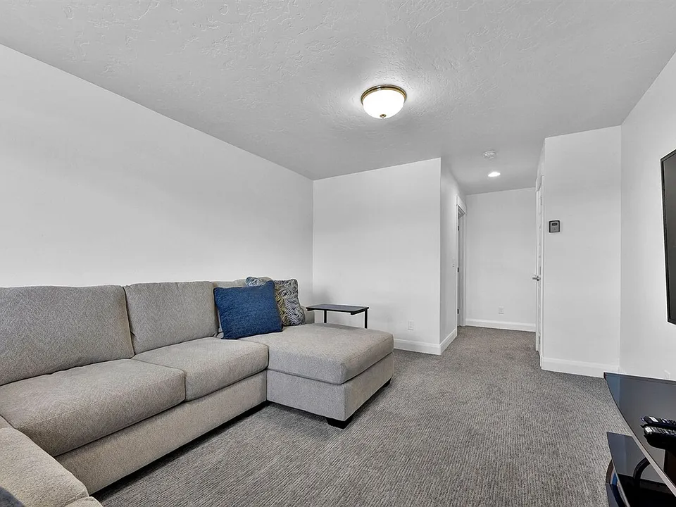 12102 S Aves Pl #ID1547108P