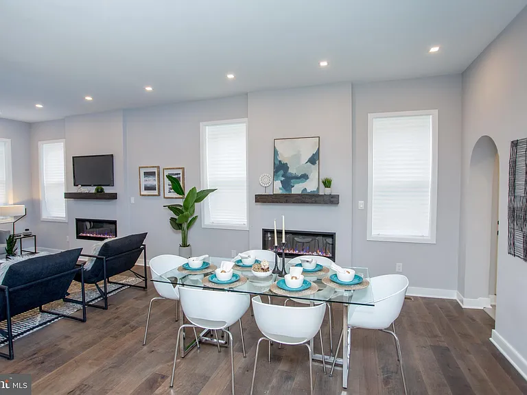 327 Wood St — Photo 13