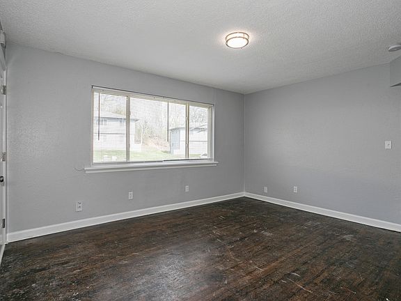 4th image of 1430 N 55th Dr #A