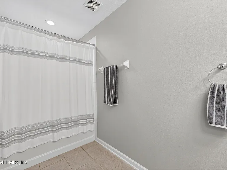 4166 Highwood Dr — Photo 24