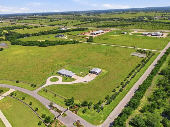 5330 Indian Trail Ln, Brenham, TX 77833