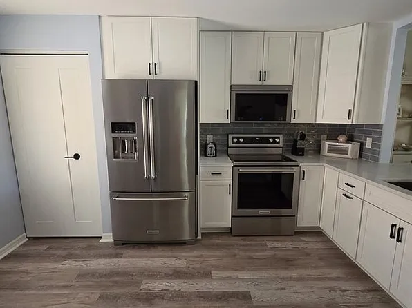 595 Mardel Dr APT 408, Naples, FL 34104
