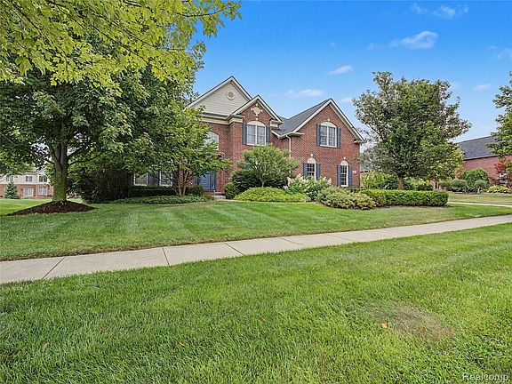 4th image of 24948 Hadlock Dr