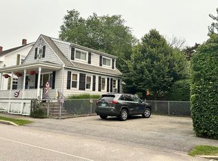 8 Lincoln Ave, Bristol, RI 02809