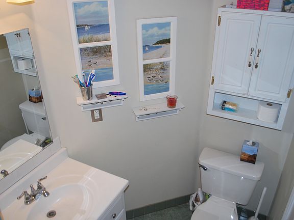 2nd Bath, 4'9" x 7'  