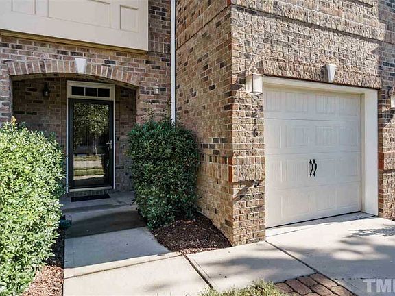 3rd image of 216 Longchamp Ln