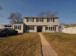 5 Huxley Dr, Old Bridge, NJ 08857