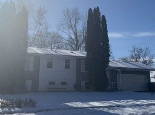 996 Baldwin Dr, Apple Valley, MN 55124