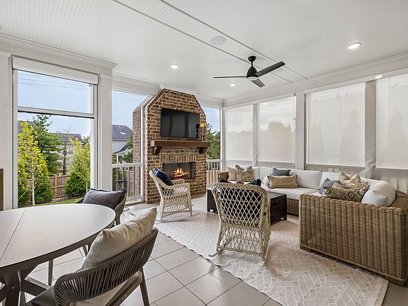2nd image of 3133 Long Branch Cir