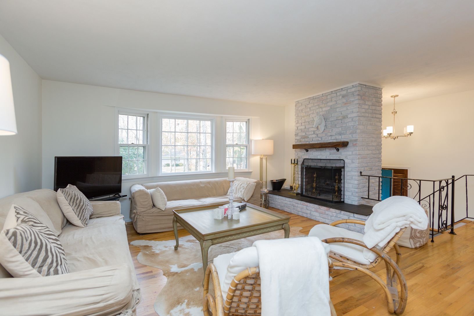  Living room with fireplace