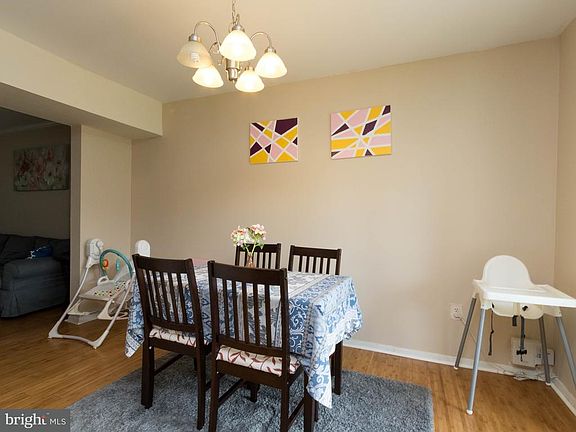 5th image of 2880 Gloucester Ct
