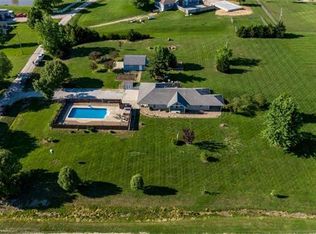 17500 Westridge Rd, Tonganoxie, KS 66086