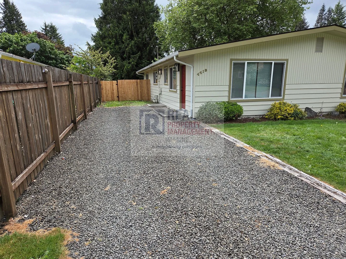 Check out this adorable 2.0 bedroom, 1.0 bath home — Photo 4