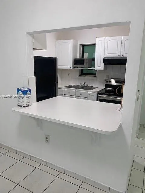 2 bed, 1.0 bath, 690 sqft, $2,000 — Photo 3