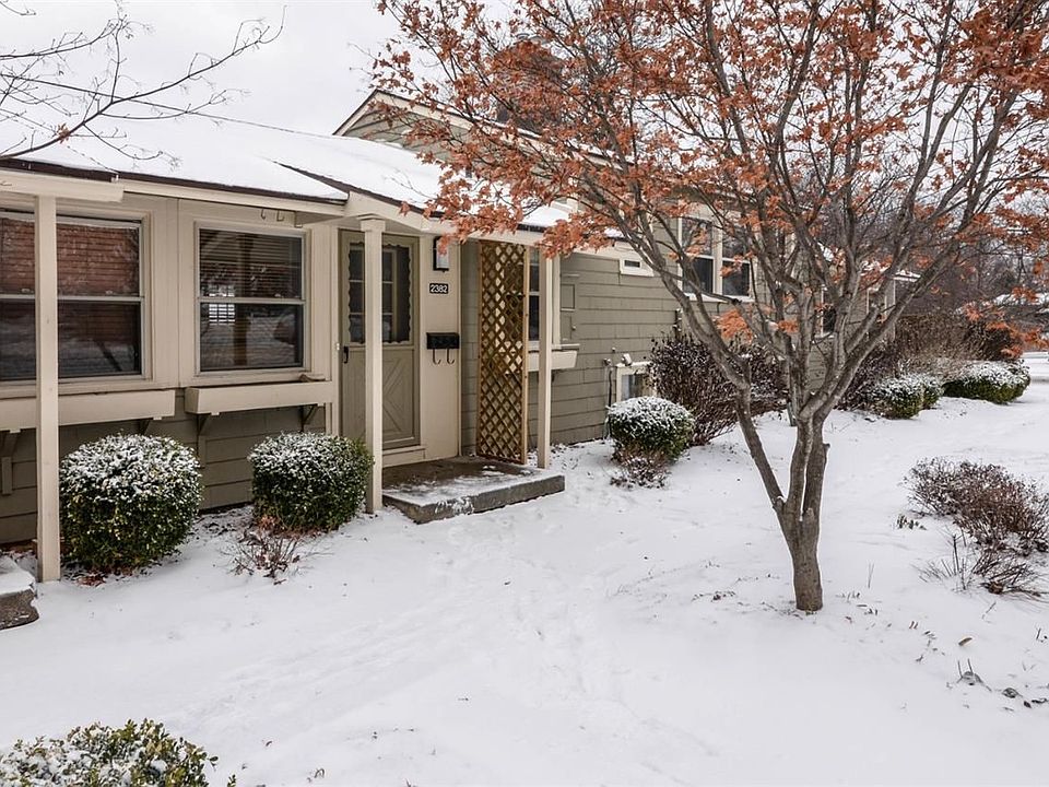 1st image of 2382 Fernwood Ave