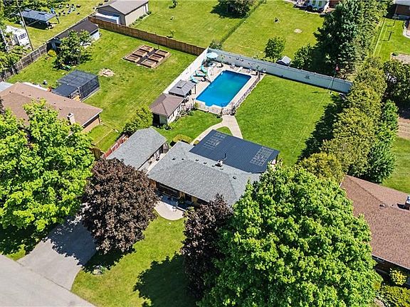 3rd image of 52 Lorne Ave
