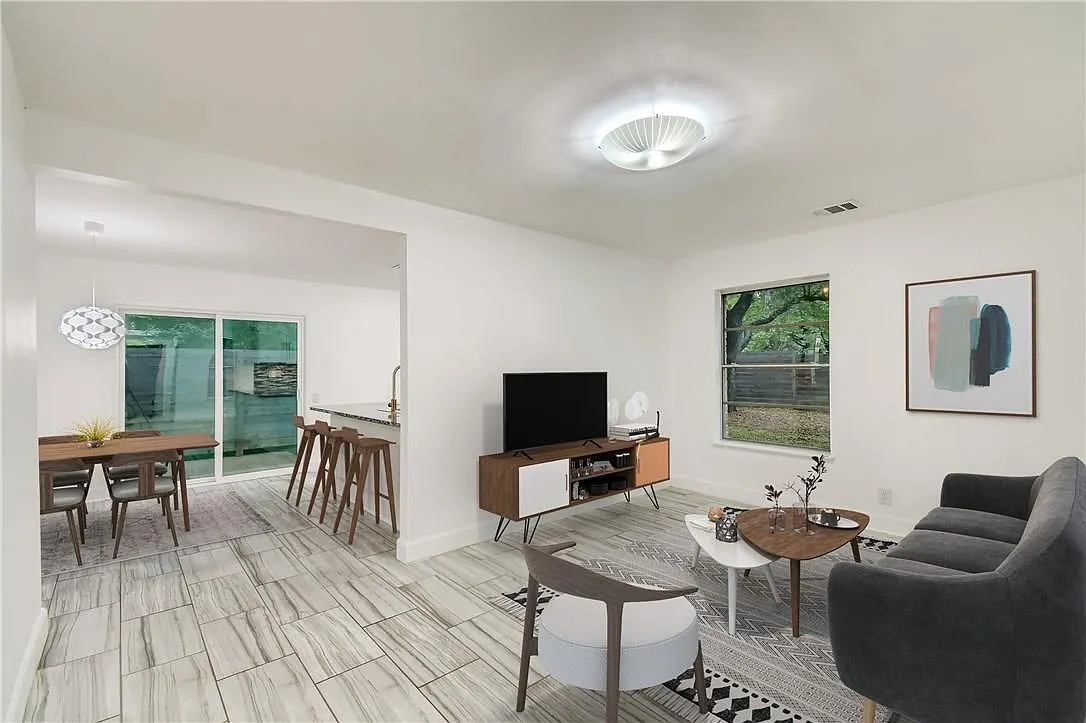 3 bed, 1.0 bath, 1376 sqft, $2,450 — Photo 4