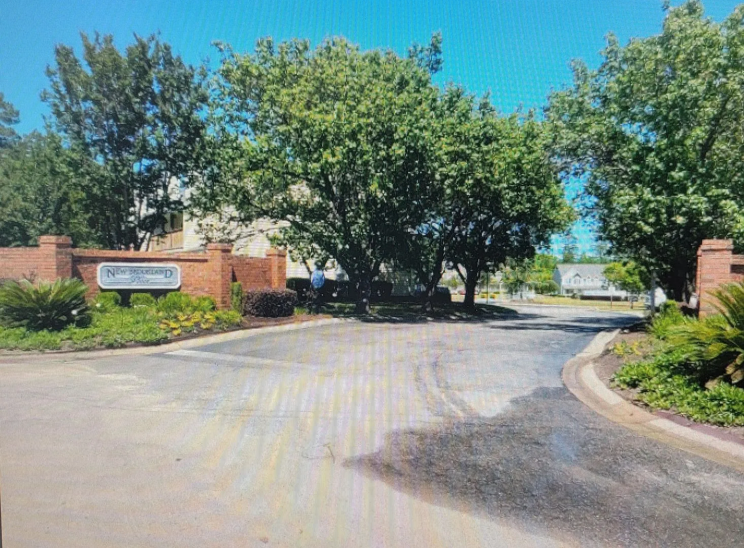 2 Bedroom 2 bath apt with a POOL! Very close to everything but tucked away. — Photo 1