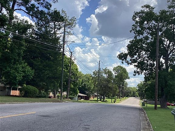 5th image of 1402 Adrian Ln