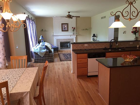 3rd image of 8284 Oxford Ln