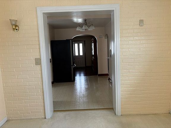 4th image of 934 Warren Ave