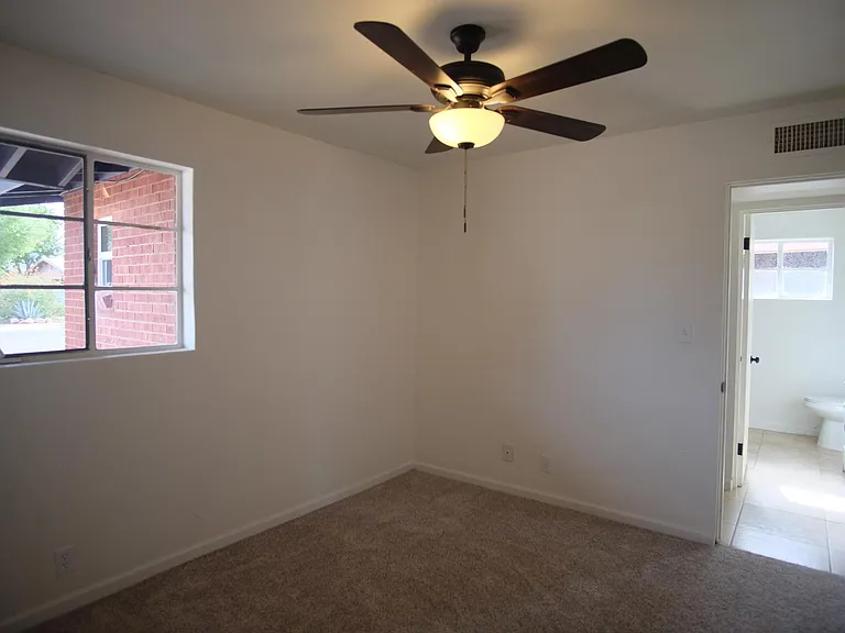 721 E Joan Pl — Photo 20