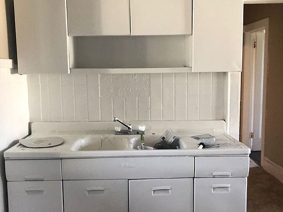 2nd image of 3661 E 149th St #5