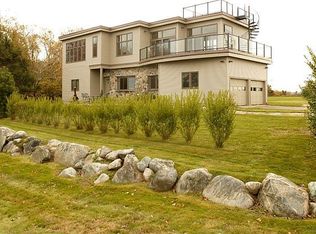 8 Goldfinch Rd, Ipswich, MA 01938