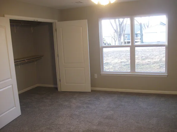 1505 4th St #A, Wamego, KS 66547