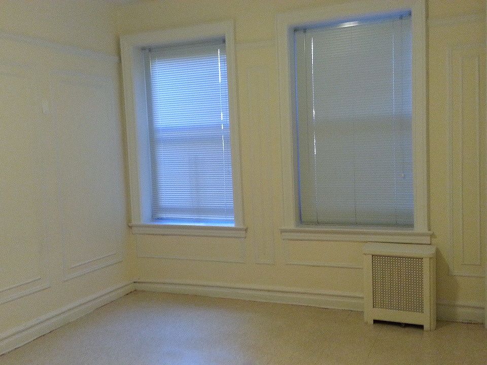 2nd image of 845 43rd St APT 6A