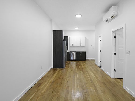 4th image of 536 Kosciuszko St #2