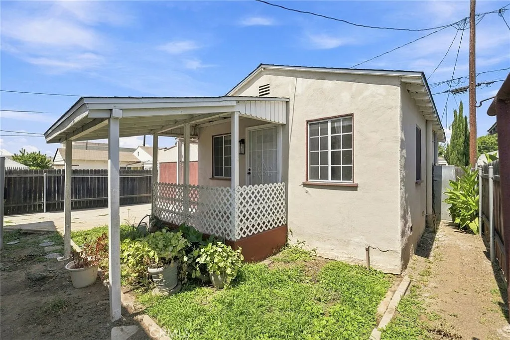1 bed, 800 sqft, $2,200 — Photo 3