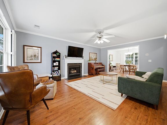 3rd image of 1152 Rockwood Rd