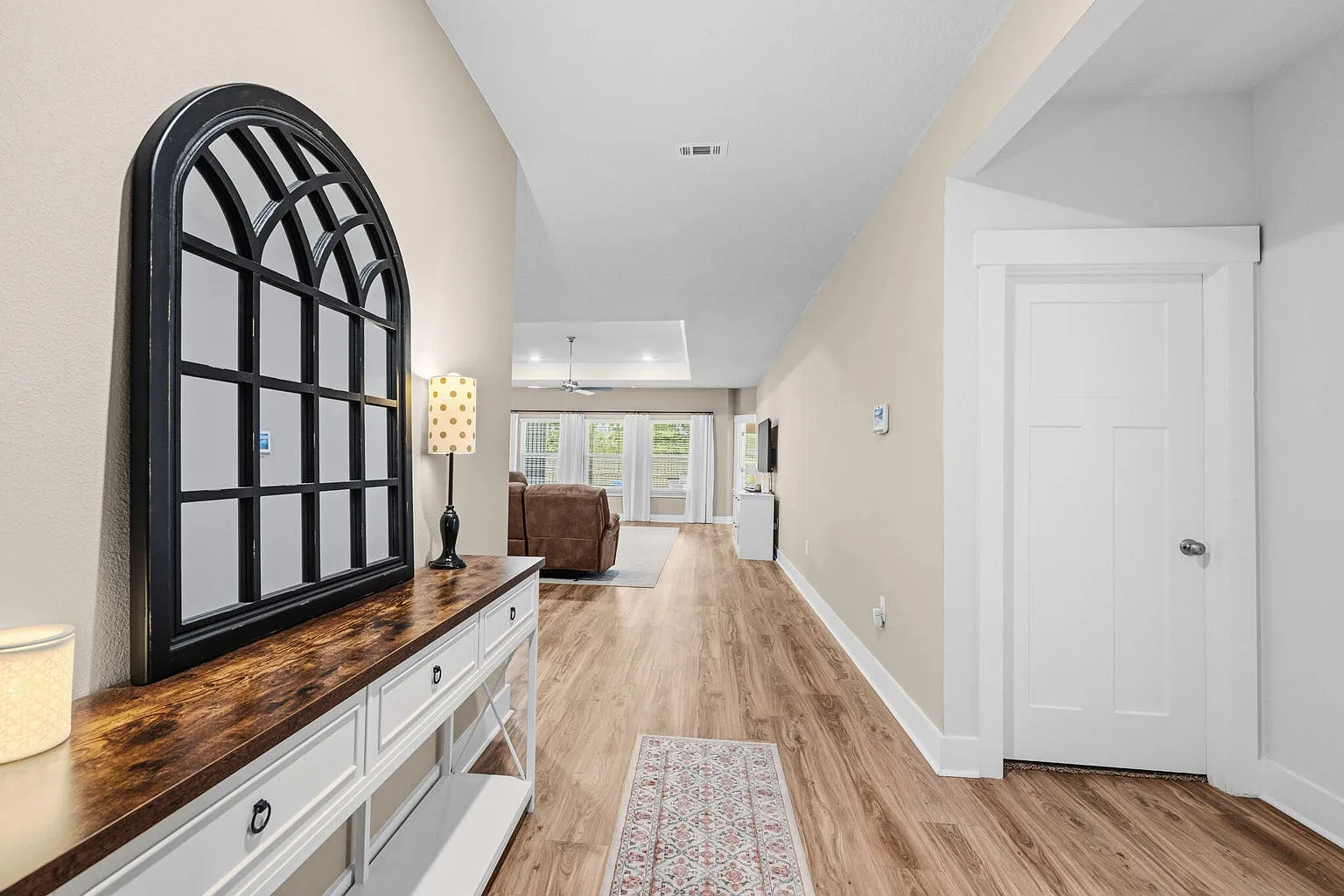 4 bed, 2324 sqft, $2,400 — Photo 2