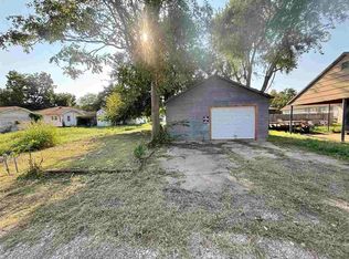 712 6th St, Perry, OK 73077