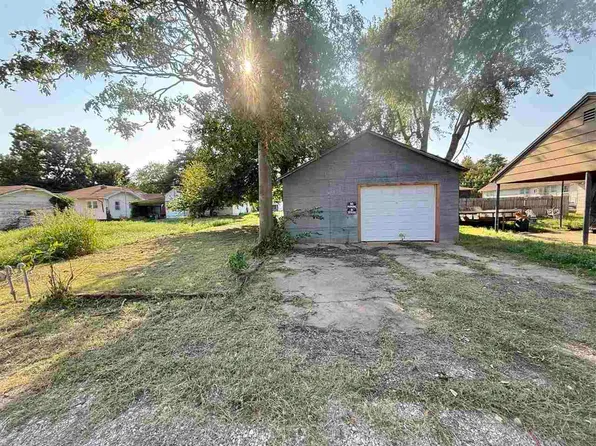 712 6th St, Perry, OK 73077