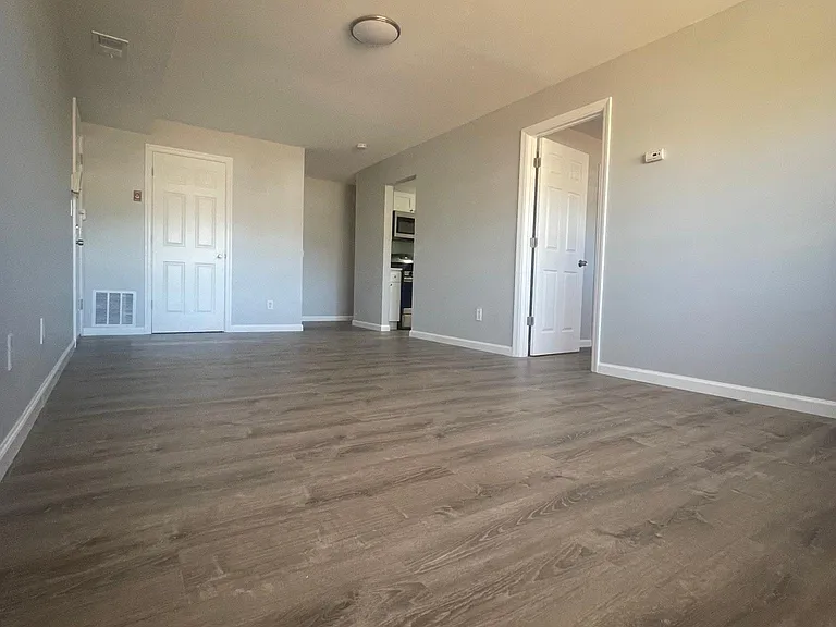 228 College Dr — Photo 3